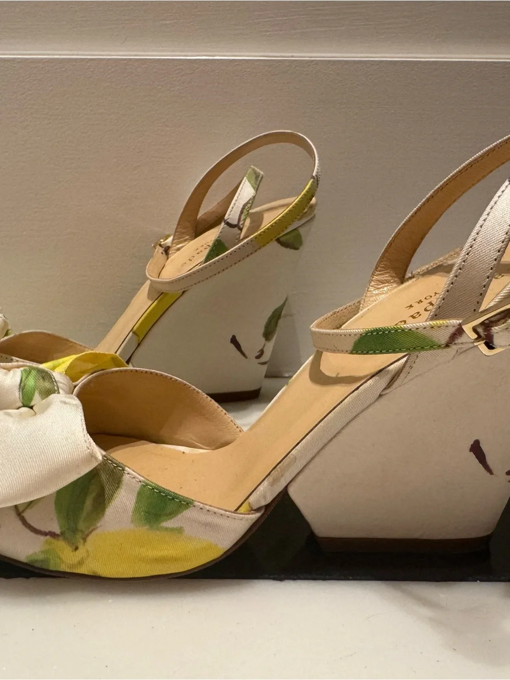 Kate Spade Yellow Floral and Cream Bow Block Heel wedge Sandals size 8